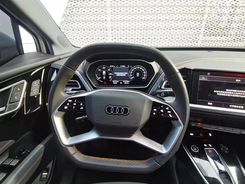 AUDI Q4 E TRON