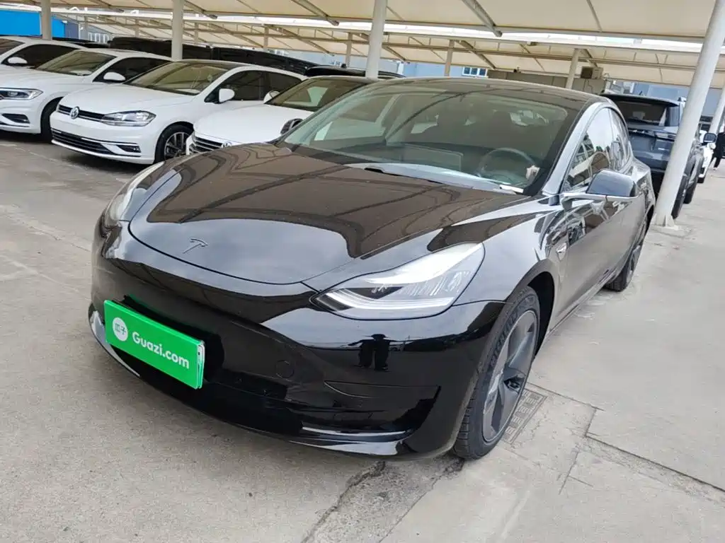 Фото 2 - Tesla Model 3