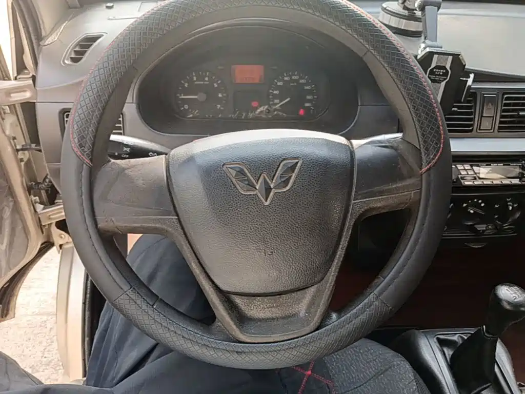 Wuling Motors Wuling Rongguang 2014 2012 1.2L Extended Base Model LJY