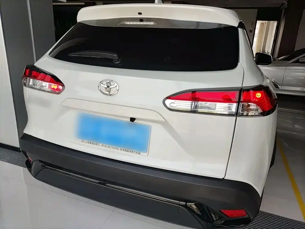 Toyota Frontlander 2023 2.0L CVT Elite Edition фото 6