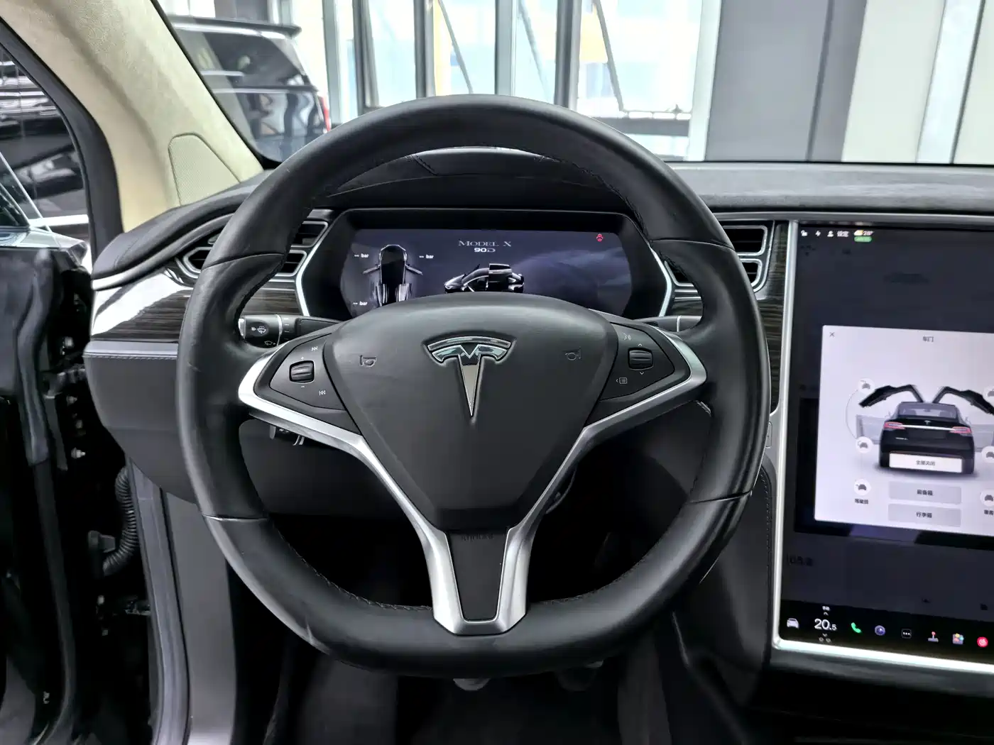 TESLA MODEL X