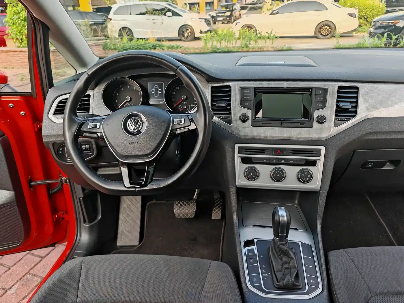 Volkswagen Golf Sportsvan 2016 230TSI Automatic Progressive фото 11