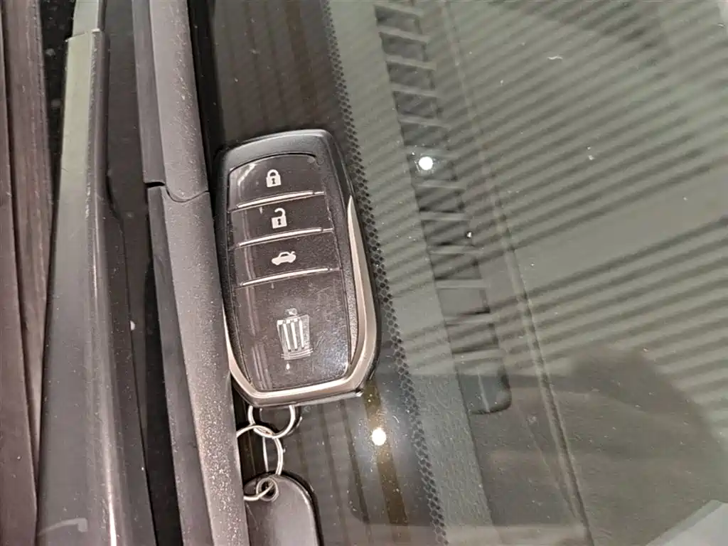 Toyota Crown 2012 2.5L Royal Leather Edition фото 9