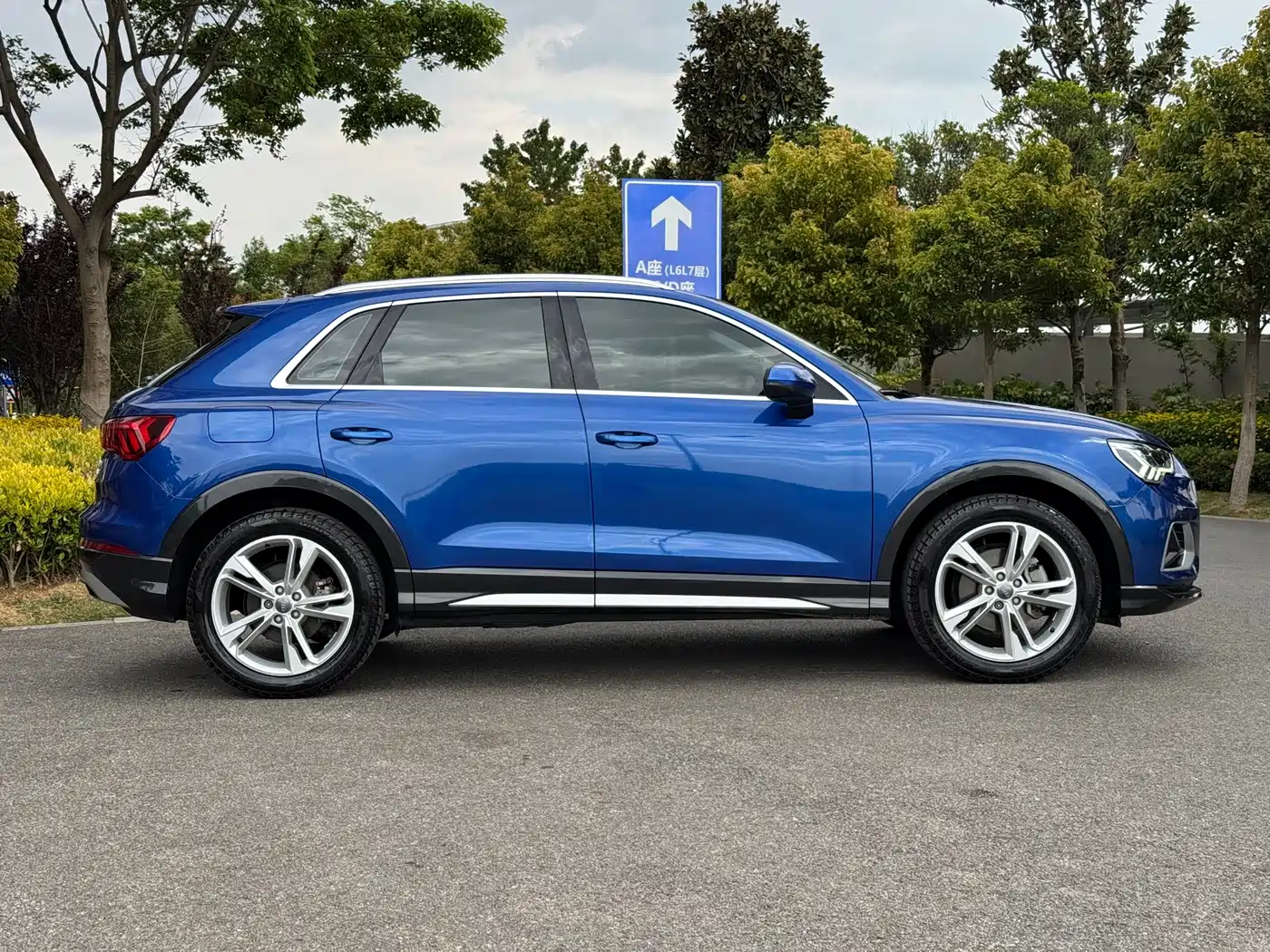AUDI Q3