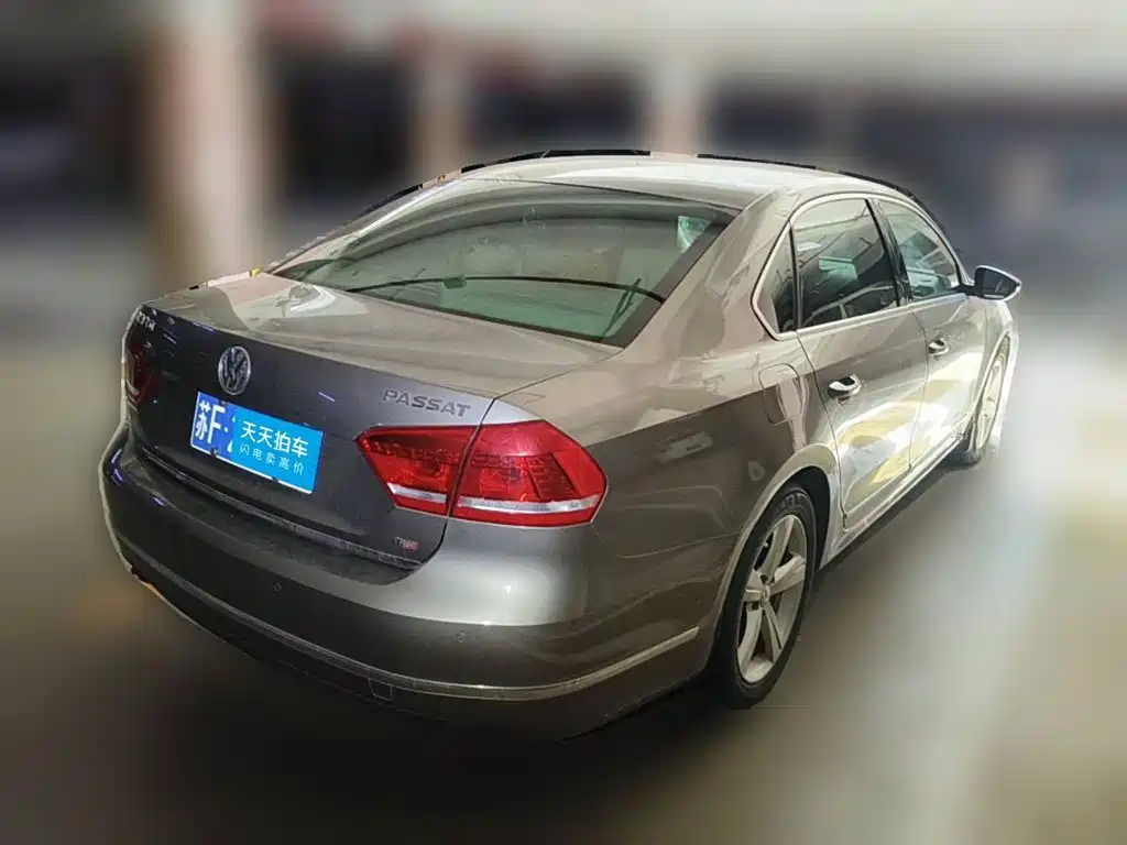 Volkswagen Passat 2012 2011 1.8TSI DSG Royal Edition