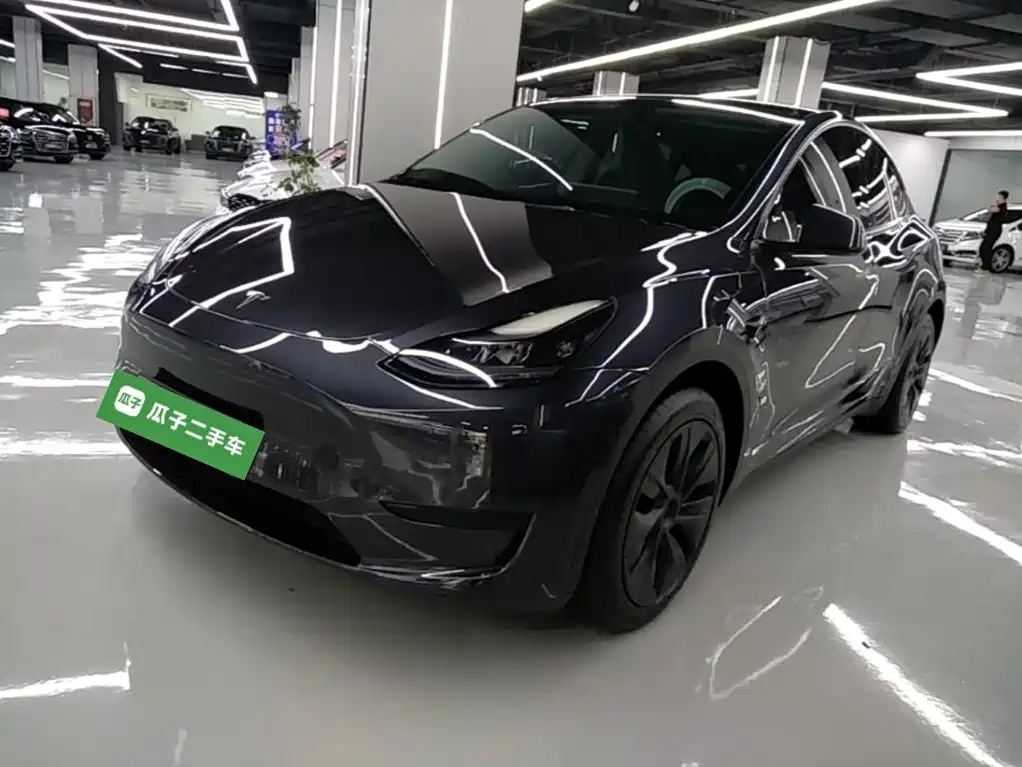Tesla Model Y 2024