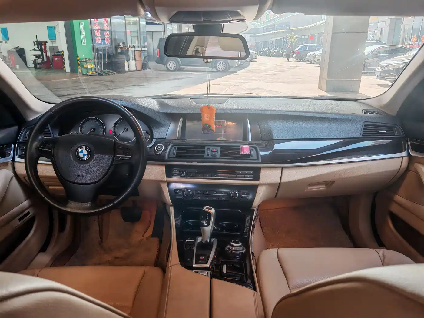 BMW 5 Series 2013 525Li Leadership фото 8