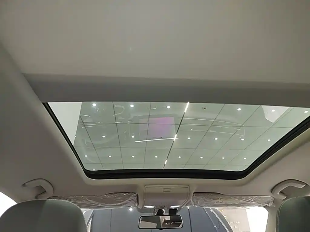 Photo 18 - Volkswagen Tiguan L
