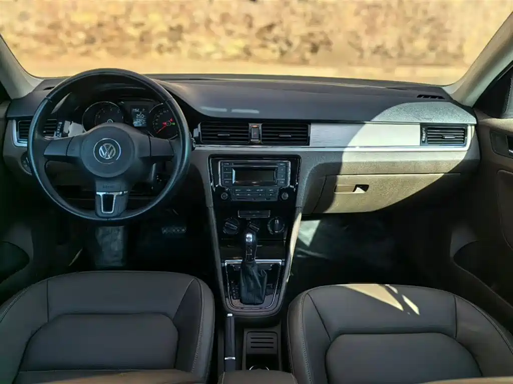 Volkswagen Bora 2014 1.6L Automatic Comfort Edition фото 13