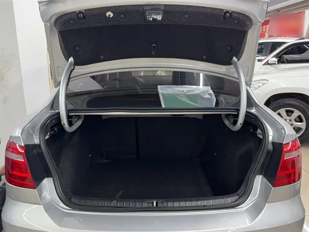 Volkswagen Bora 2014 1.6L Automatic Comfort Edition фото 10