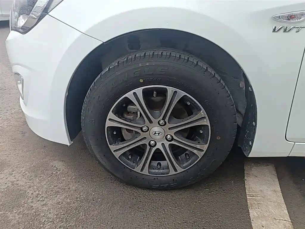 Hyundai Verna 2014 1.4L Manual Smart GLS фото 23