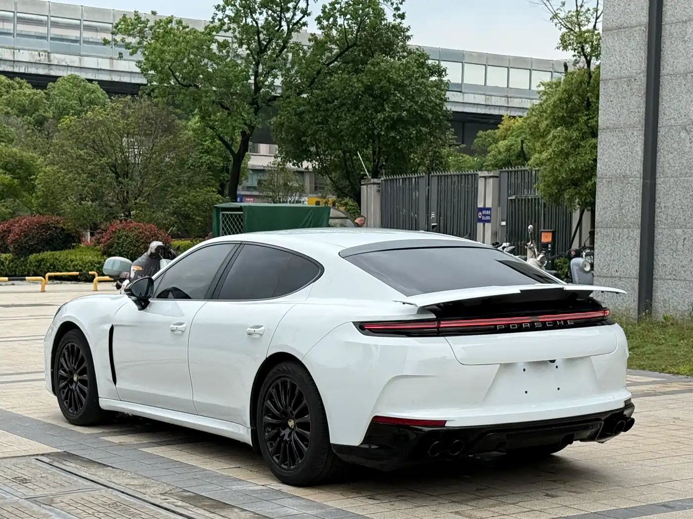 Porsche Panamera 2016 Panamera Edition 3.0T фото 4