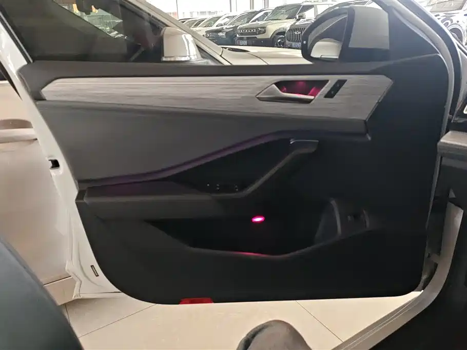 Volkswagen Sagitar 2023 300TSI DSG Surpassing Edition фото 7