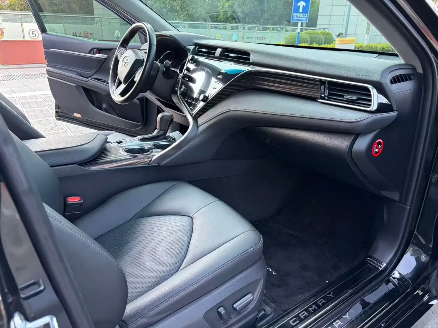 Toyota Camry 2018 2.5G Luxury Edition фото 9