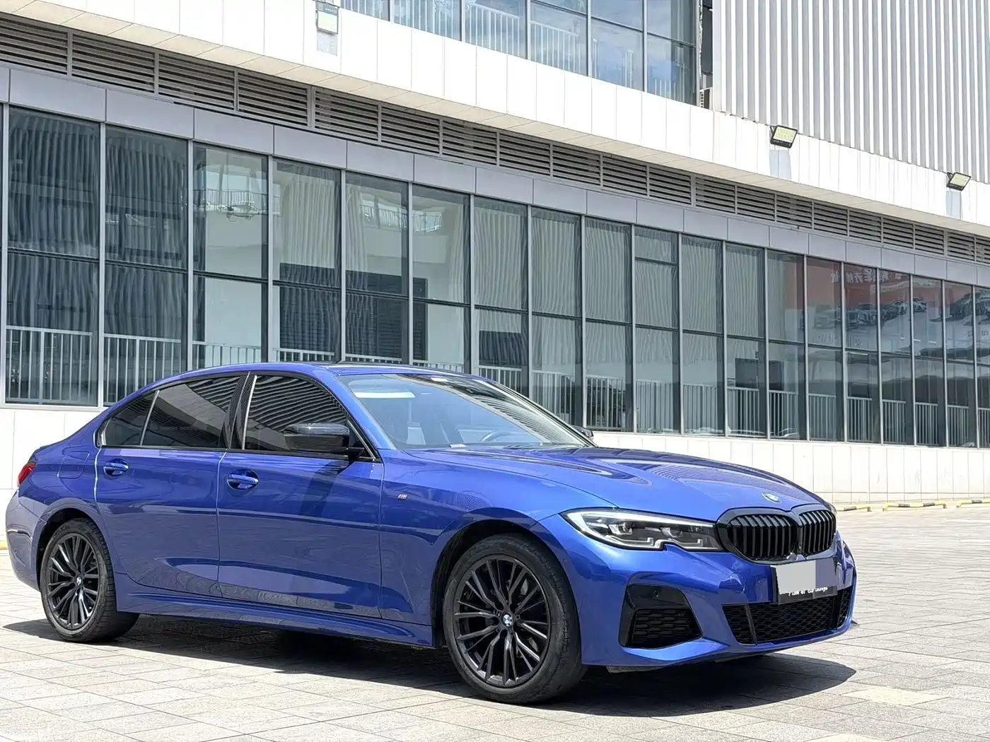 BMW 3 Series 2021 325i M Sport Night Edition фото 3
