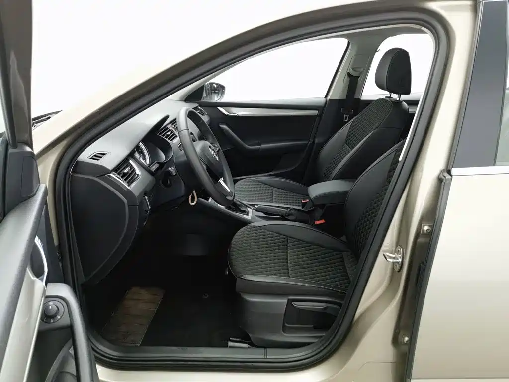 Photo 10 - Škoda Octavia