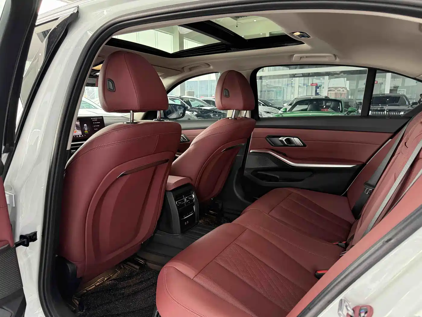 BMW 3 Series 2024 325Li M Sport Package фото 11