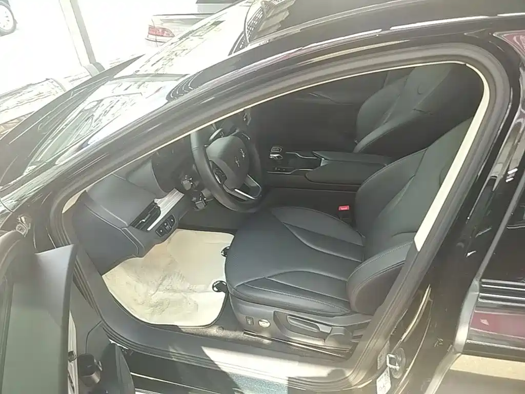 Hongqi E-QM5 2025 2024 500km Travel Edition