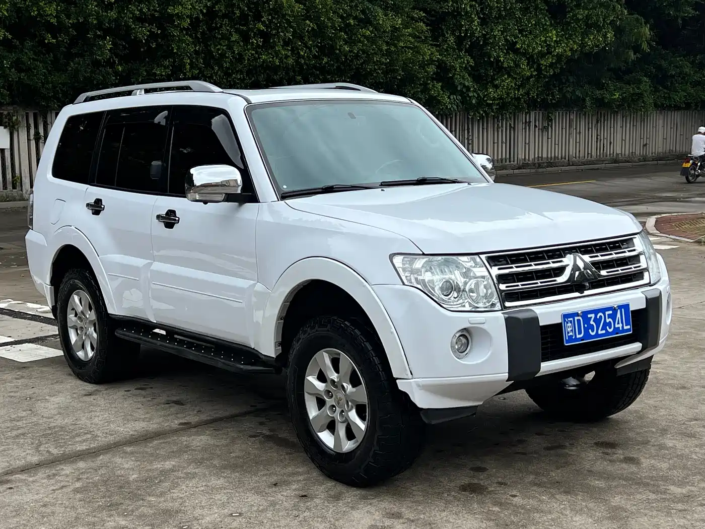 Mitsubishi Pajero (Import) 2009 3.8L 5-Door Premium фото 3