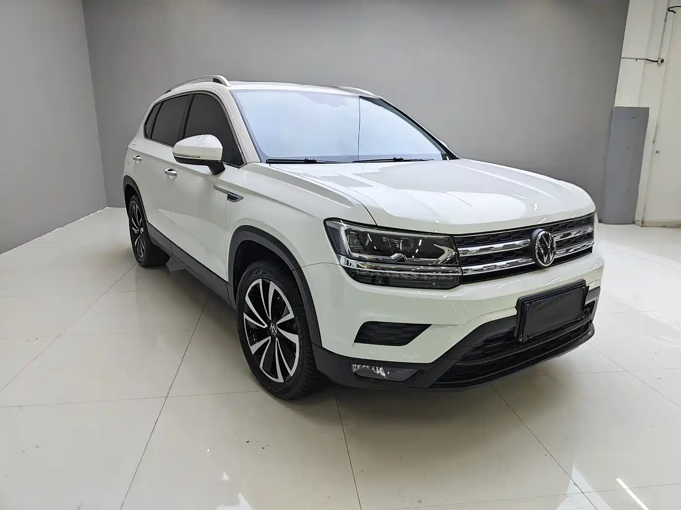 Volkswagen Tharu 2022 280TSI FWD Luxury Edition фото 3