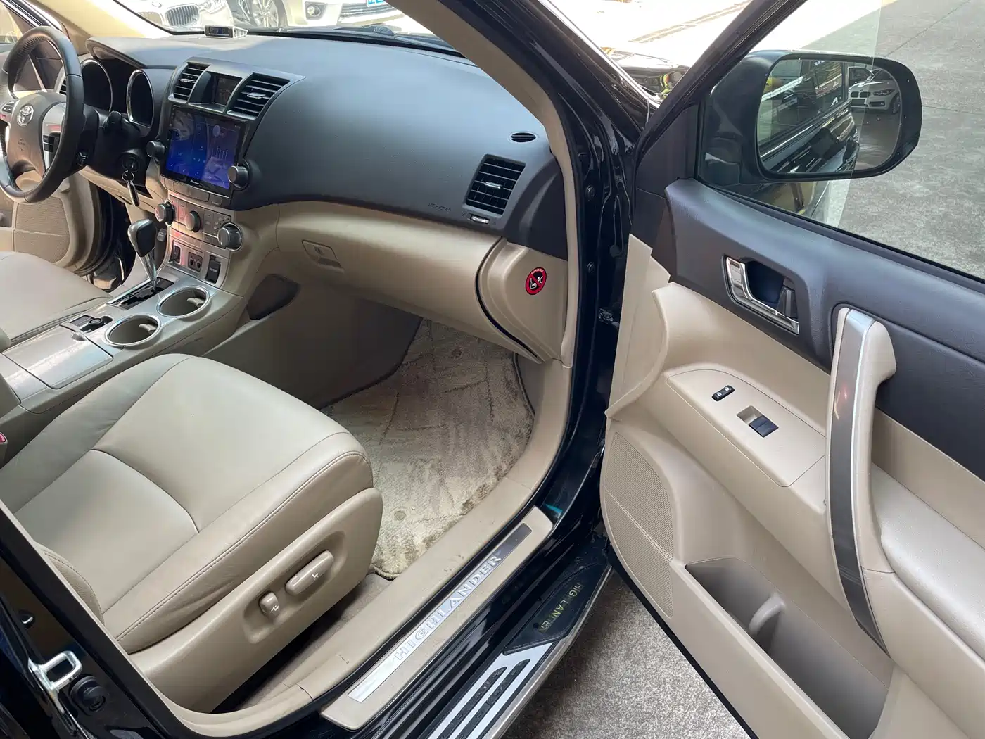 Toyota Highlander 2012 2.7L 2WD 5-seater Sport Edition фото 7