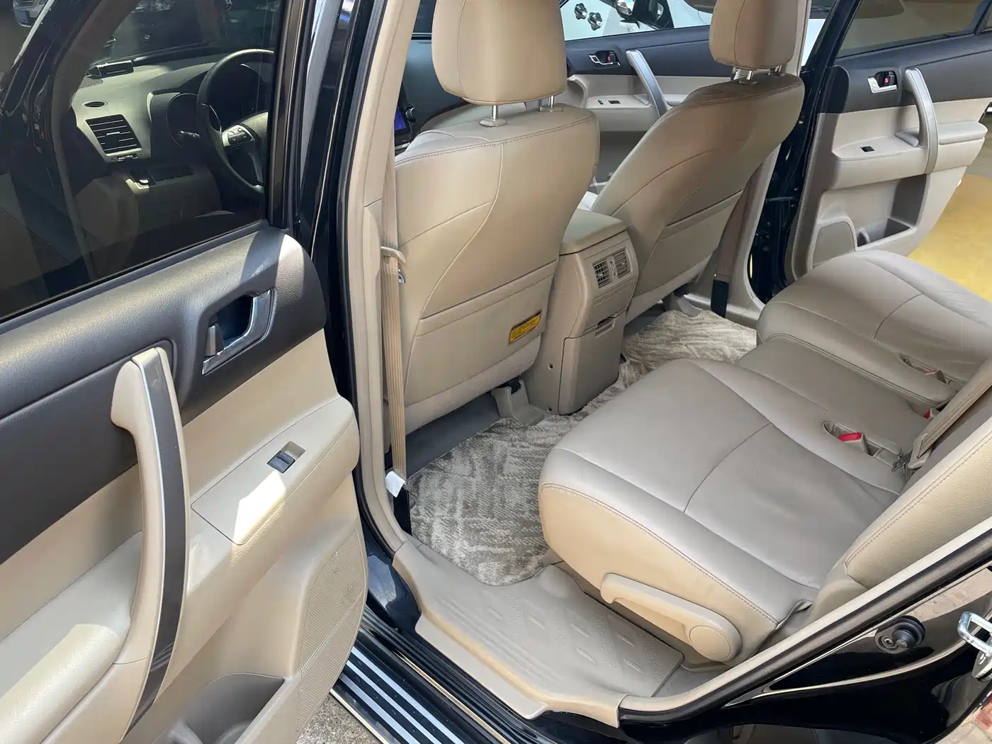Toyota Highlander 2012 2.7L 2WD 5-seater Sport Edition фото 9