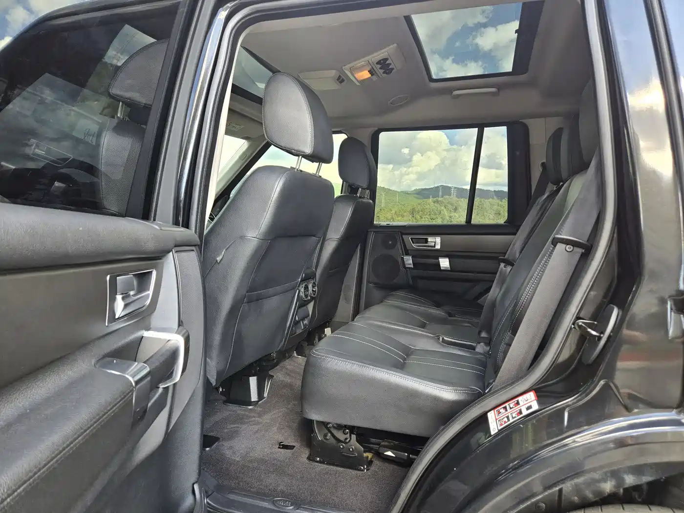 Land Rover Discovery 2015 3.0 SDV6 HSE Diesel фото 9