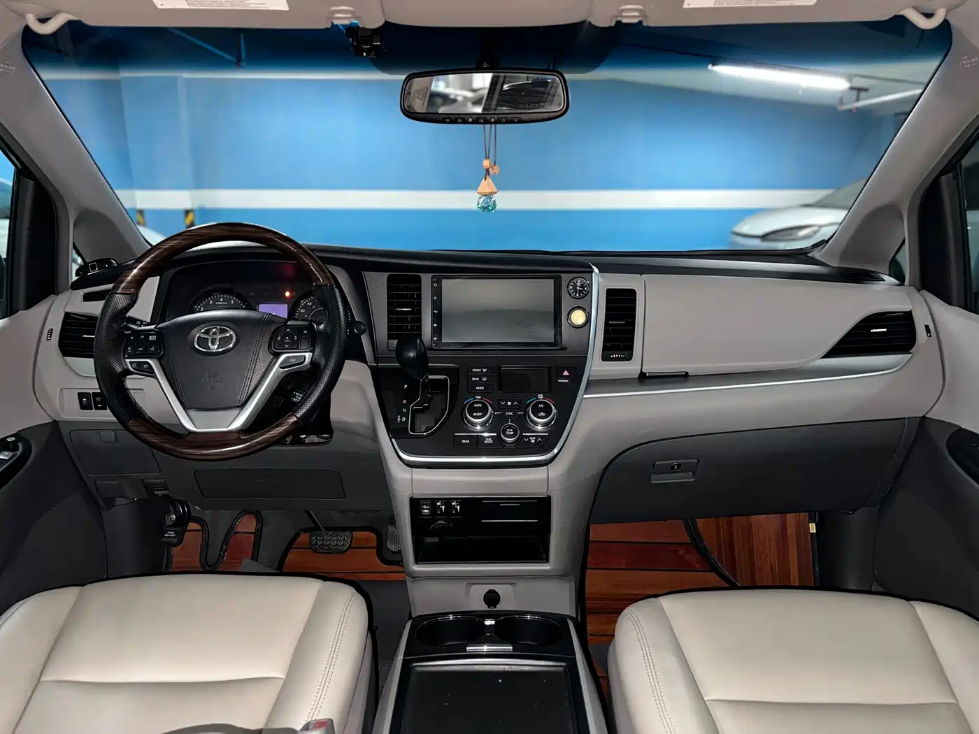Toyota Sienna 2015 3.5L 4WD L фото 10