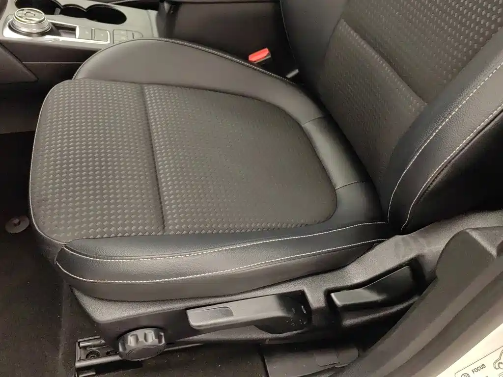 Фото 20 - Ford Focus
