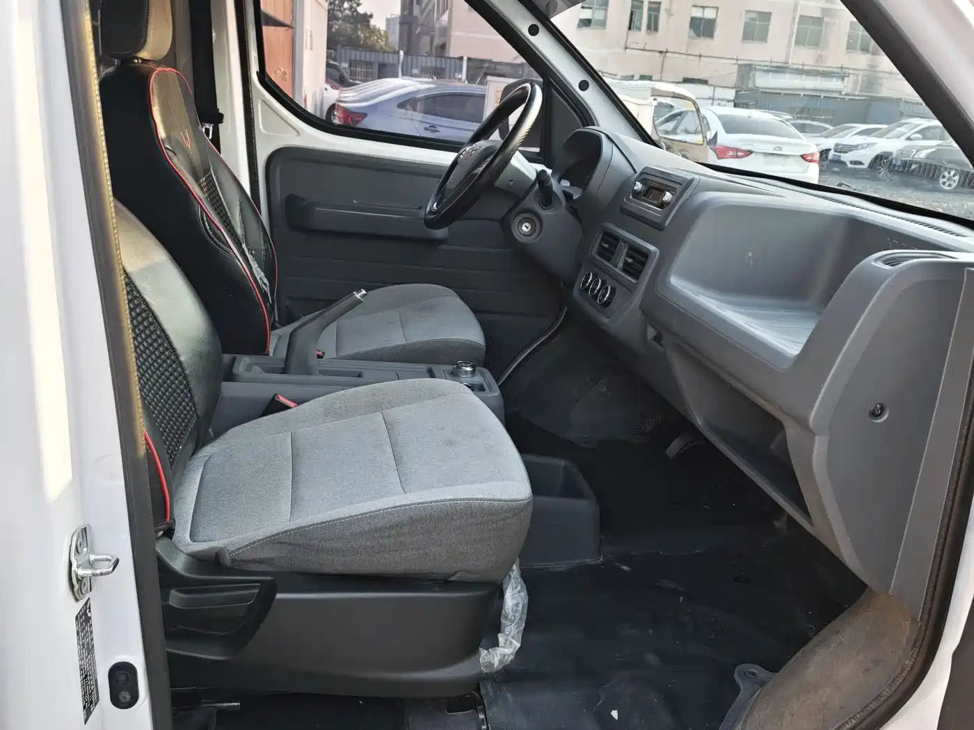 Wuling Motors Wuling Yangguang 2024 2024 300KM Comfort Bus Version 75kW