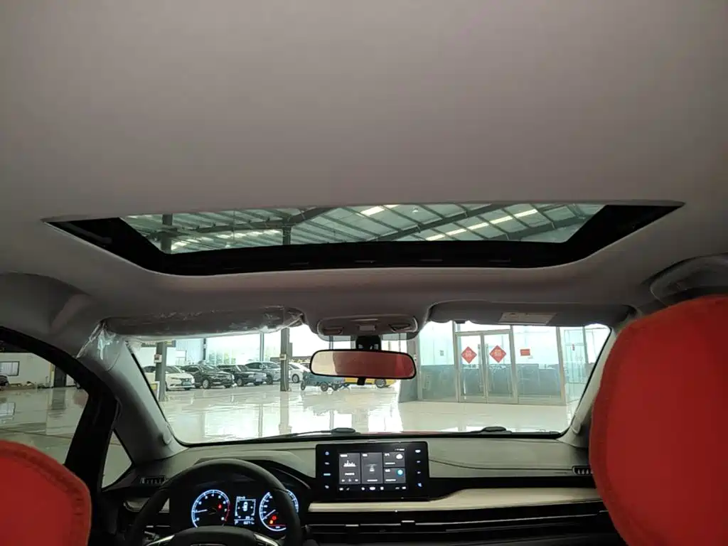 Фото 18 - Geely Vision X3