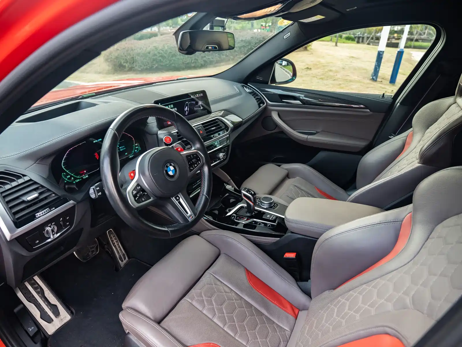 Photo 9 - BMW X4 M