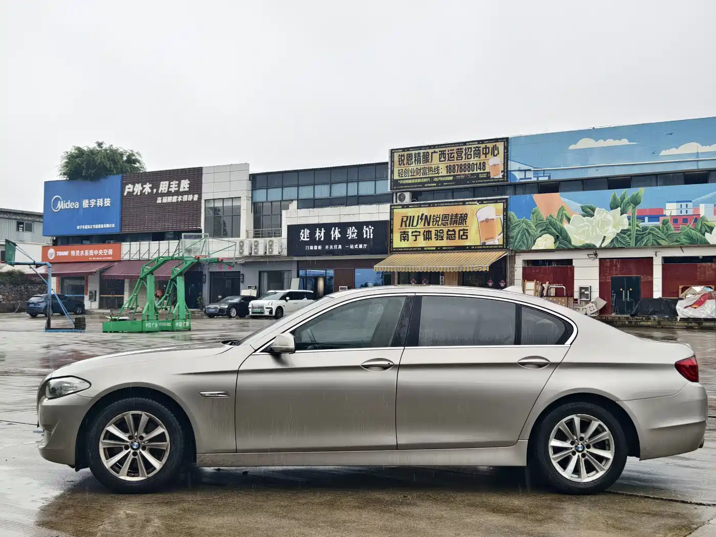 BMW 5 Series 2013 525Li Luxury фото 2