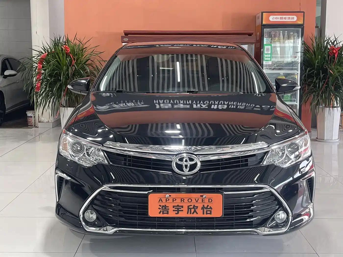 Toyota Camry 2016 2.5G 10th Anniversary Luxury Navigation Edition фото 2