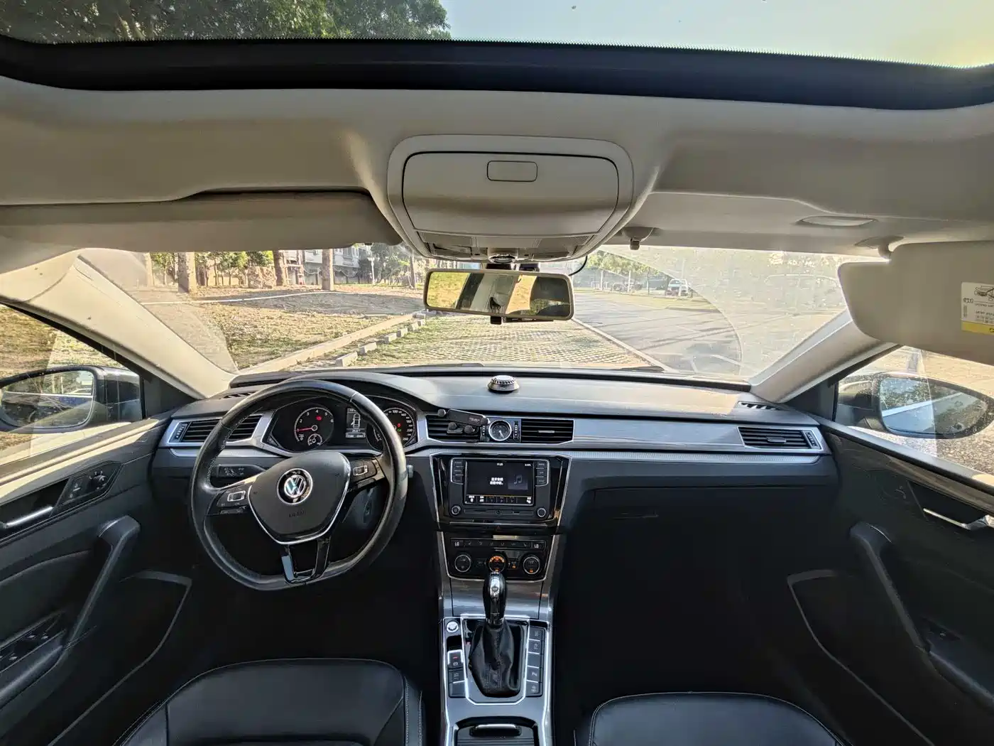 Volkswagen Passat 2017 280TSI DSG Prestige фото 12