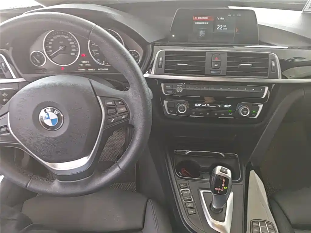 BMW 3 Series GT 2019 320i Fashion Model фото 10