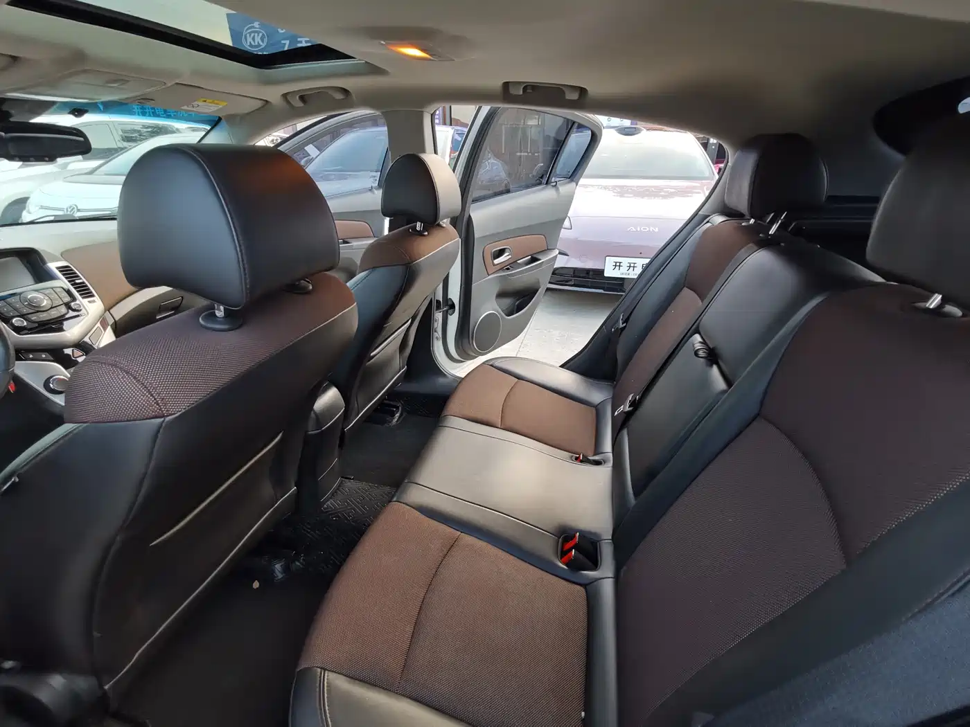 Chevrolet Cruze 2015 Hatchback 1.6L Automatic Comfort фото 13