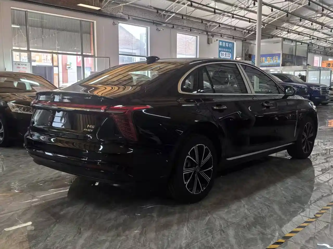 Hongqi H5 PHEV 2025 130 Super Hybrid Edition фото 3