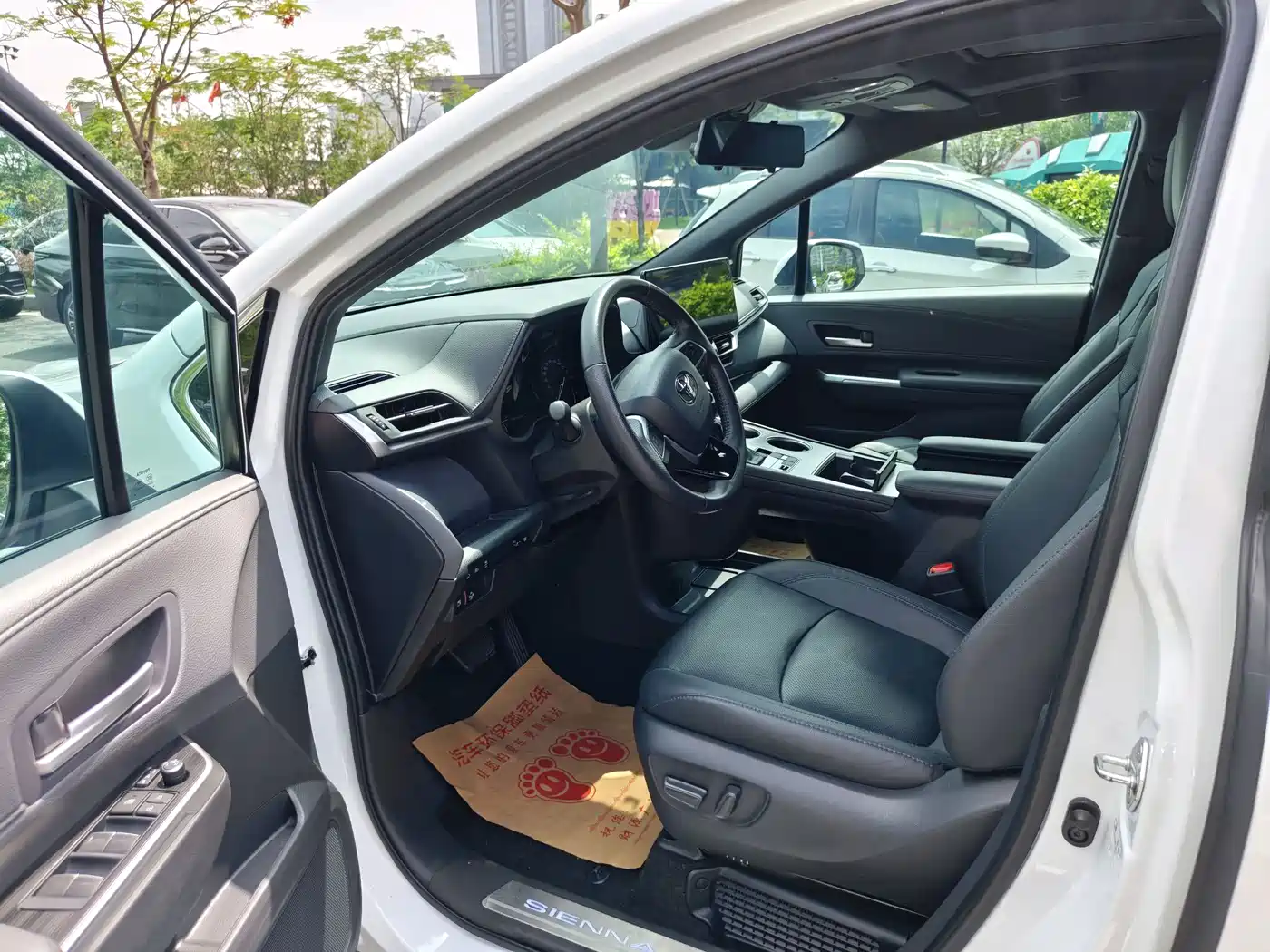 Toyota Sienna 2021 2.5L Hybrid Premium Edition фото 5