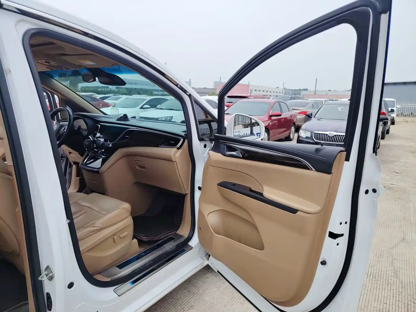 Buick GL8 2017 ES 28T Flagship China V фото 6