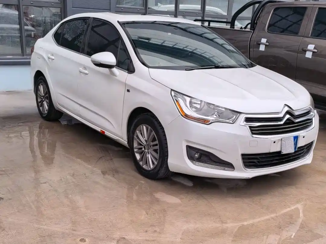 Фото 3 - Citroën C4L