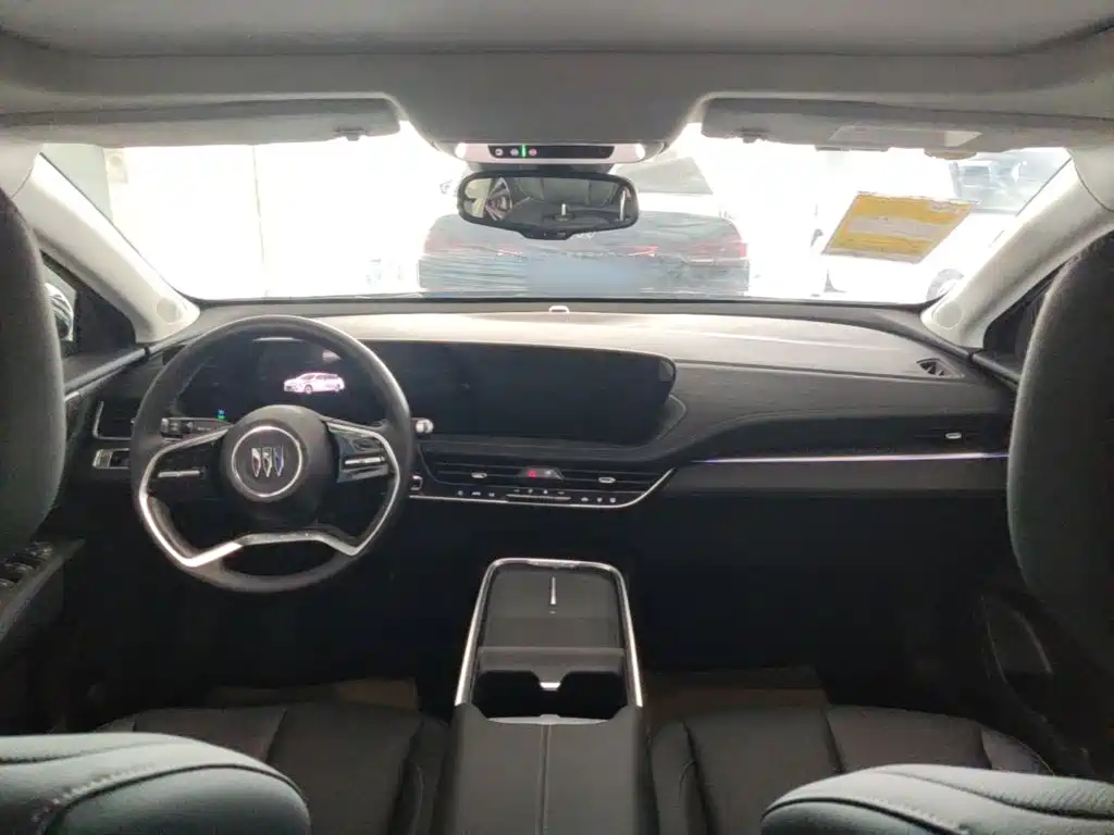 Buick LaCrosse 2025 2026 Model 28T Platinum Edition
