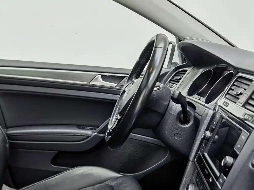 Фото 22 - Volkswagen Golf