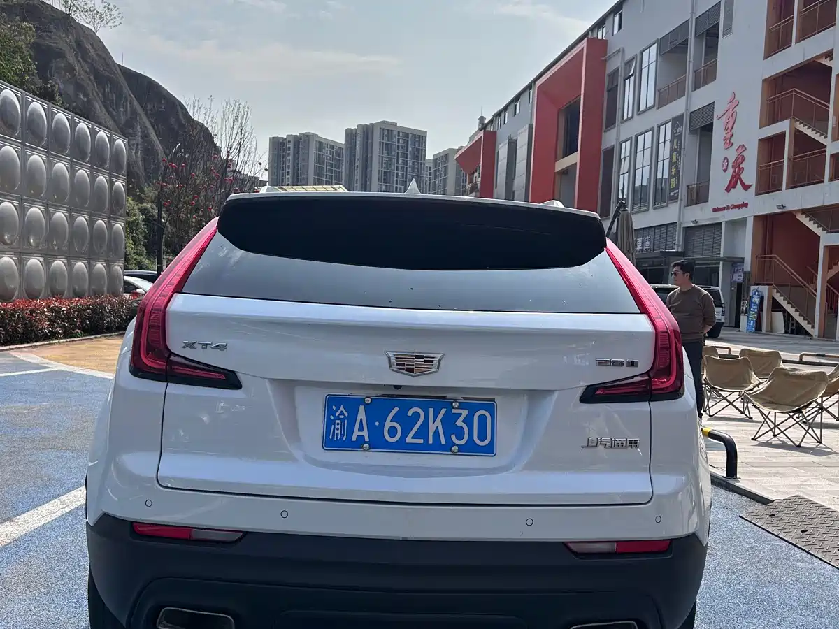 CADILLAC XT4