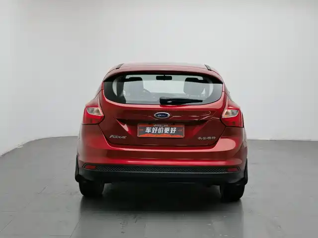 Ford Focus 2012 Hatchback 1.6L Automatic Comfort — фото 4