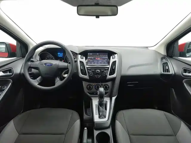 Ford Focus 2012 Hatchback 1.6L Automatic Comfort — фото 5