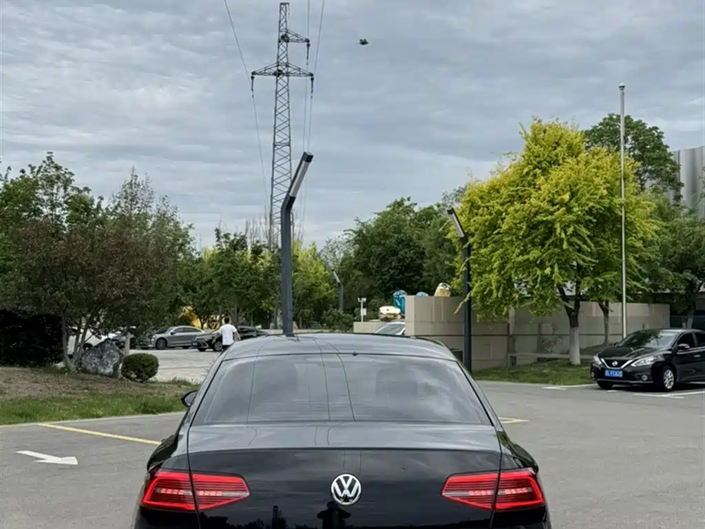 Volkswagen Magotan 2017 330TSI DSG Luxury фото 12