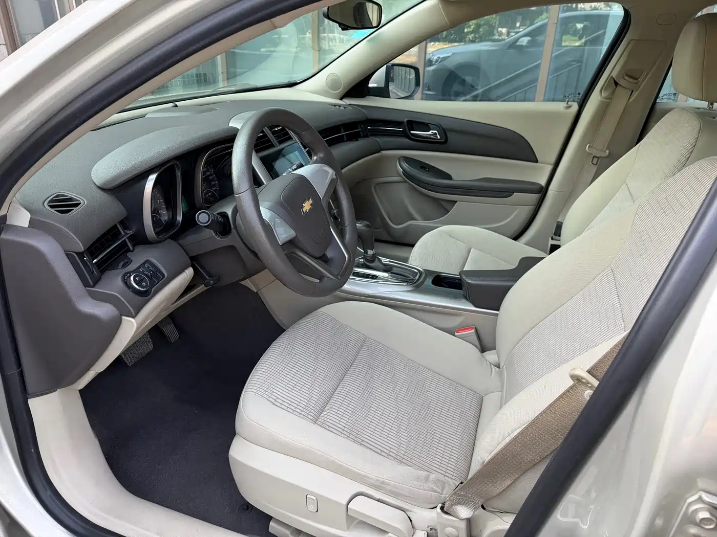 Chevrolet Malibu 2012 2.0L Automatic Comfort Edition фото 8