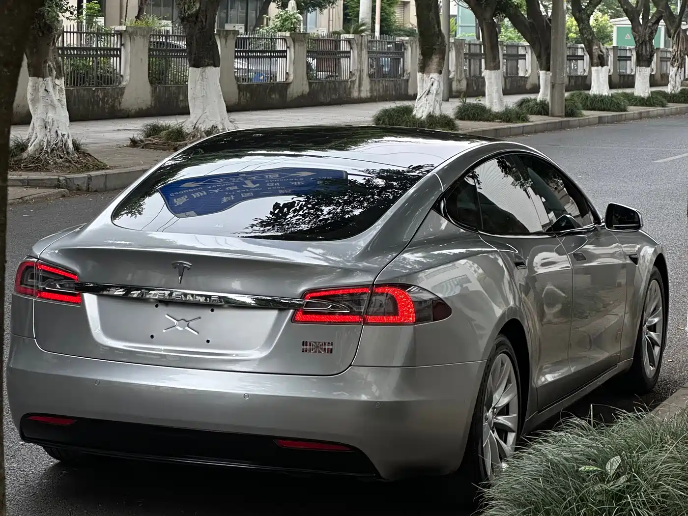 TESLA MODEL S