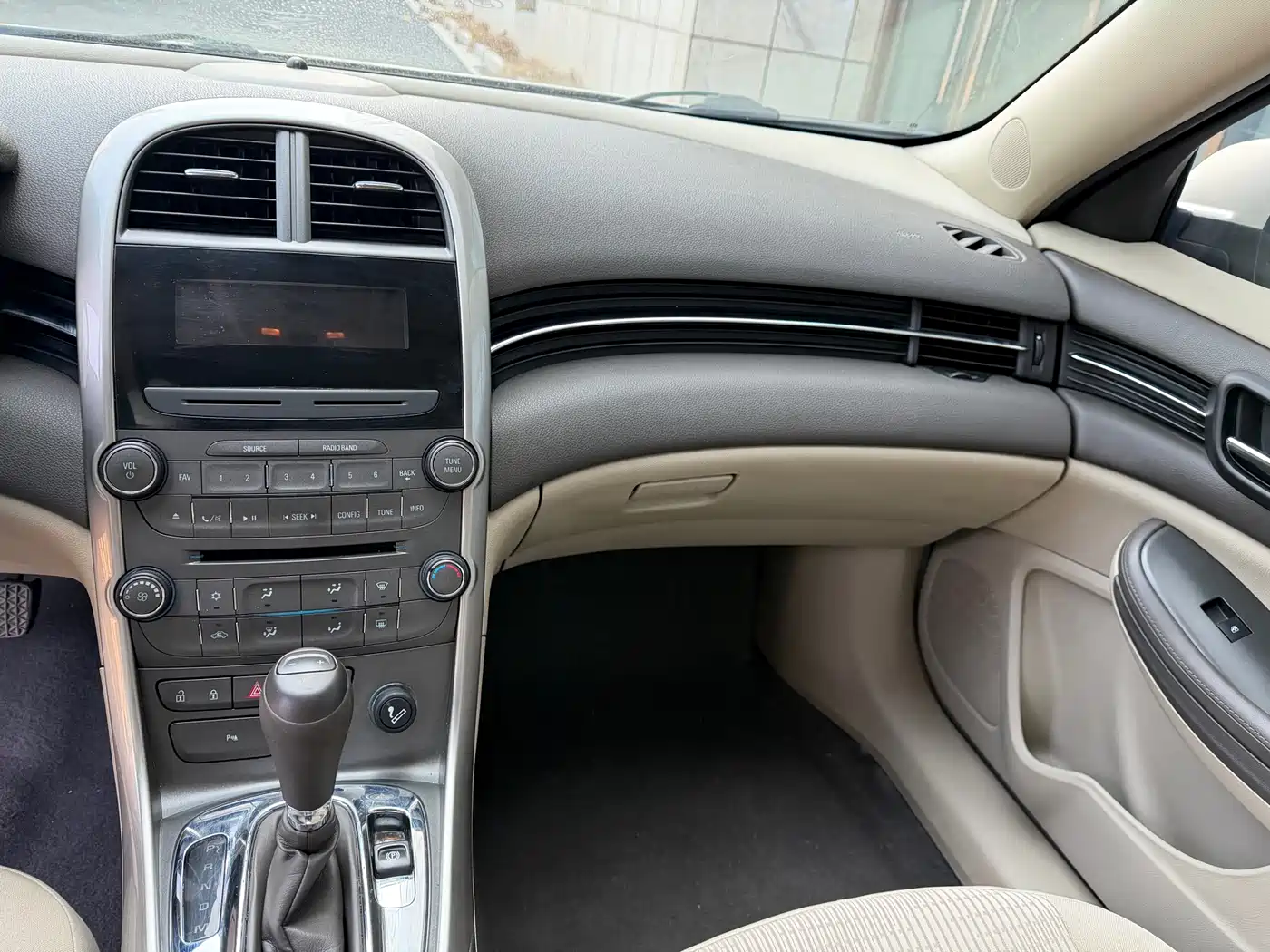 Chevrolet Malibu 2012 2.0L Automatic Comfort Edition фото 5